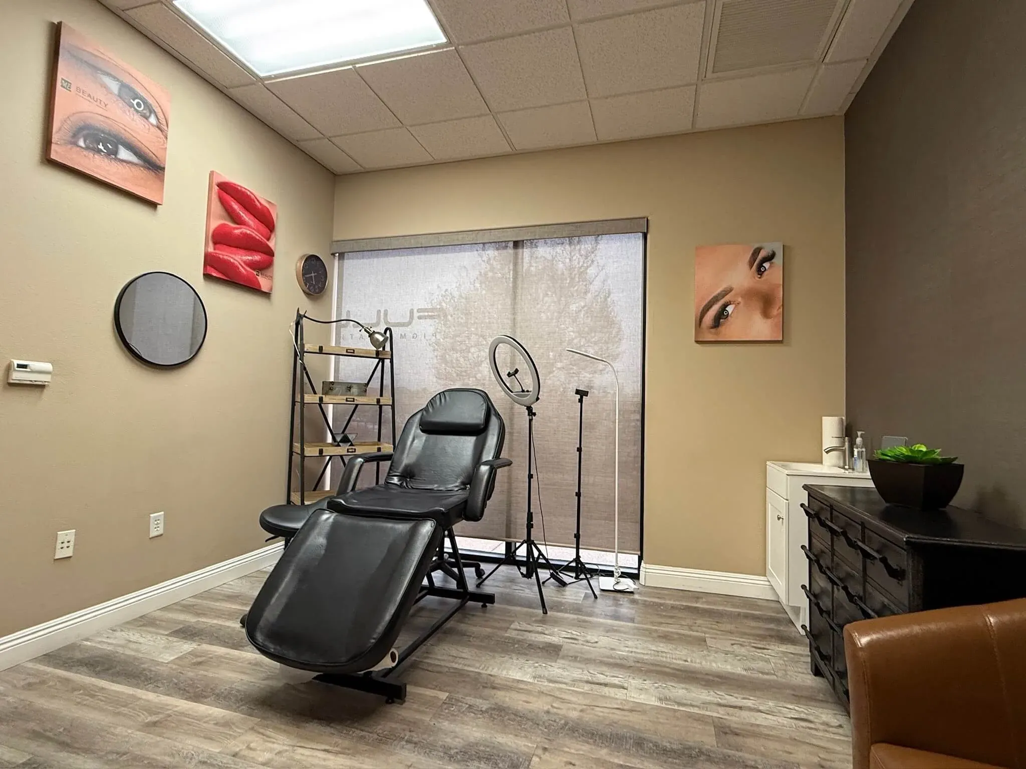 MB Beauty treatment room with equipment