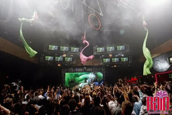 Aerial silks trio, nightclub